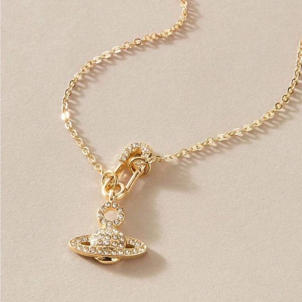 BRAND NEW🪐Gorgeous Full Rhinestones Planet Shaped Pendant & Pearl Necklace